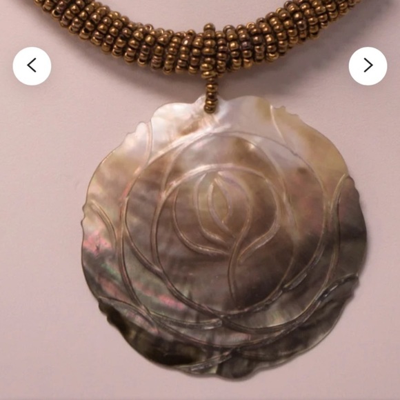 Abalone Rose‎ Necklace - Picture 1 of 4